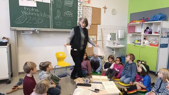 Frau Christine Graf