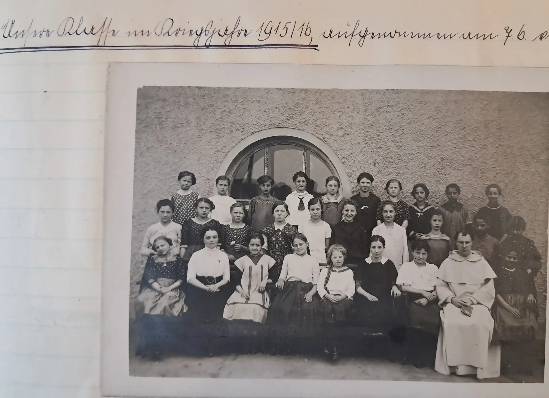 Mädchenklasse im Kriegsjahr 1915/1916